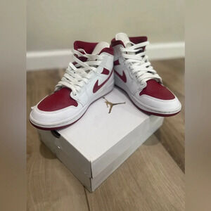 New in box Womens Air Jordan 1 Mid